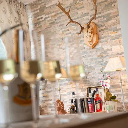 Panorama & Kaiser Franz Josef I Im Schiller Appartement