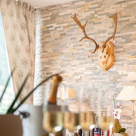 Panorama & Kaiser Franz Josef I Im Schiller Appartement *