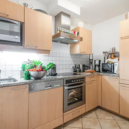 Panorama & Kaiser Franz Josef I Im Schillerhof