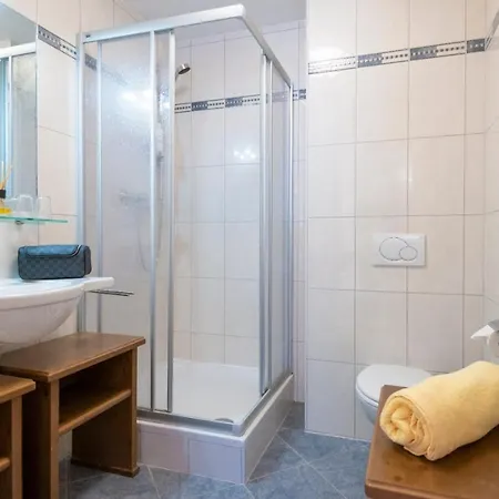 Panorama & Kaiser Franz Josef I Im Schiller Appartement