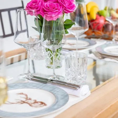 Panorama & Kaiser Franz Josef I Im Schiller Appartement *